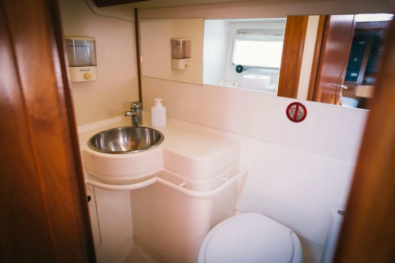 Botel House Boat Hotel Catania
